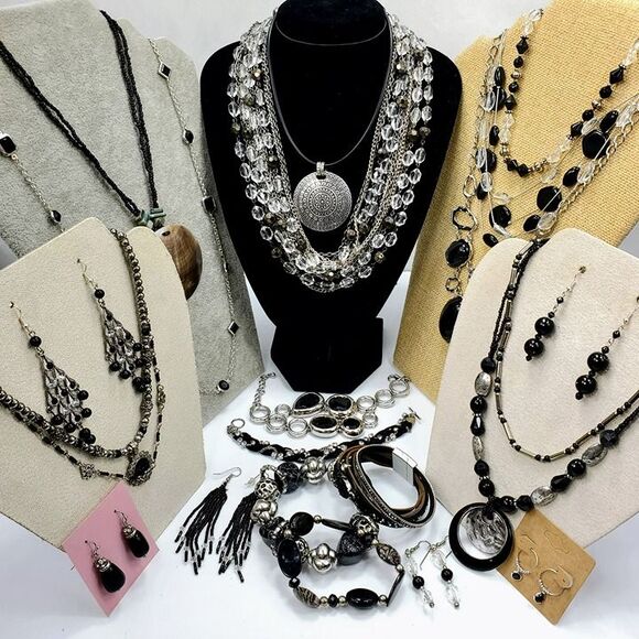 Black & Silvertone Fashion Jewelry Lot Necklace Earring Bracelet Bundle 23 Piece - Picture 1 of 7